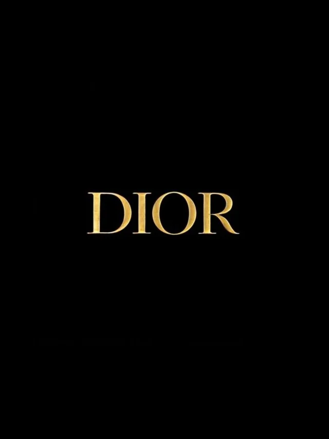 ✨ Un immense merci à Visual Performers et à Fred Performer pour leur confiance lors de l’événement Dior.
Une performance d’une finesse rare, parfaitement alignée avec l’élégance et l’exigence de la Maison.
Un vrai privilège de collaborer avec des artistes qui subliment l’instant. 🤍✨

🌿 La soirée des Catherinettes – Haute Couture
Chaque année, le 25 novembre, la tradition célèbre les jeunes femmes de 25 ans encore non mariées, appelées les Catherinettes.
Dans l’univers de la haute couture, cet événement prend une dimension poétique :
🎩 les chapeaux spectaculaires, pièces uniques,
👗 la créativité des ateliers,
💫 et toute la symbolique de la chance, du renouveau et des vœux pour l’avenir.

C’est toujours un honneur de faire partie d’une soirée où tradition, élégance et magie se rencontrent.

Merci encore à toute l’équipe pour cette collaboration lumineuse. ✨

#Dior #Catherinettes #HauteCouture #VisualPerformers #FredPerformer #Élégance #ÉvénementPrivé #ArtEtMagie #RemyRobert #MagieHauteCout